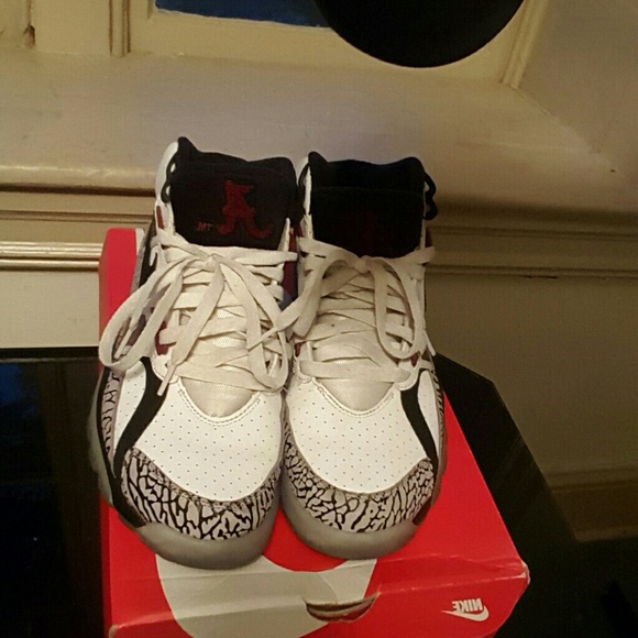 Nike Other - Cleaning out my collection